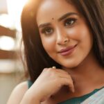 Kanmani Manoharan Instagram - #kanmanimanoharan✨ shotBy : @gk_.photography._ Stylist: @keziah_costume_stylist Saree: @vinus_vogue Blouse: @beufashions Mua: @littleheartbyabu Hair do: @sathya__makeupartistry #kanmanimanoharan✨ #photoshoot #insta #instagram #instadaily #shoot #saree #goodvibes