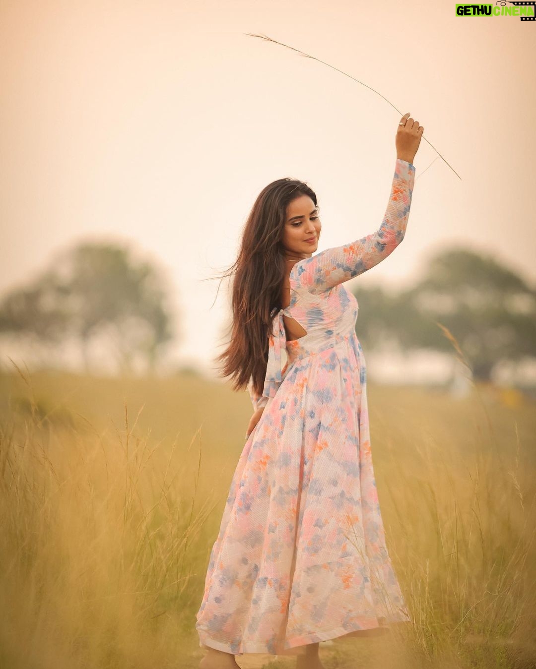 Kanmani Manoharan Instagram - #kanmanimanoharan✨ Customised outfit @gograb.in Styling @keziah_costume_stylist Beautiful shots @dhanush__photography #kanmanimanoharan✨ #shoot #photoshoot #modelshoot #sunset #vibe #positivevibes #beautifulshots #outfit #fashion
