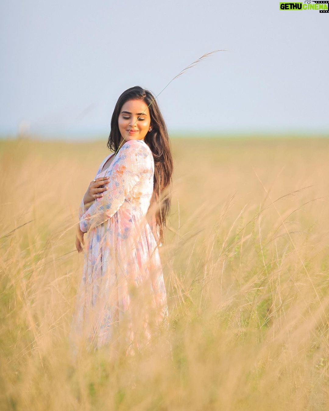 Kanmani Manoharan Instagram - #kanmanimanoharan✨ Customised outfit @gograb.in Styling @keziah_costume_stylist Beautiful shots @dhanush__photography #kanmanimanoharan✨ #shoot #photoshoot #modelshoot #sunset #vibe #positivevibes #beautifulshots #outfit #fashion