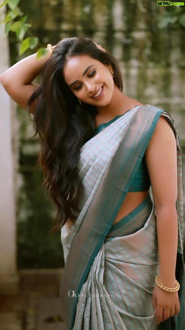 Kanmani Manoharan Instagram - #kanmanimanoharan✨ Shot By : gk-.photography.- Stylist: @keziah-costume-stylist Saree: @vinus-vogue Blouse: @beufashions Mua: @littleheartbyabu Hair do: @sathya-makeupartistry #kanmanimanoharan✨ #insta #instareels #post #instadaily #reels #song #saree