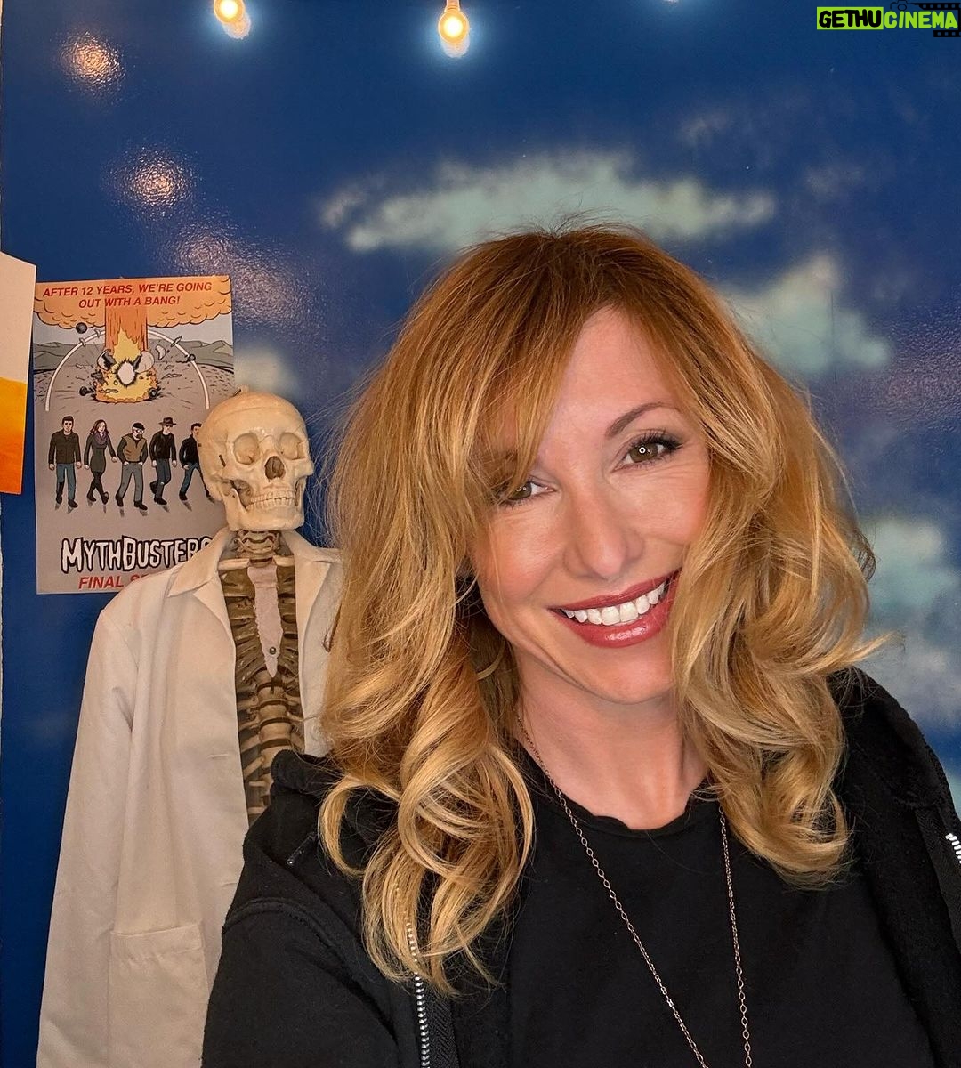 Kari Byron - 5.5K Likes - TGIF from my studio! I am so grateful to be part of @nationalstemfestival Projects are being scored now! I can’t wait to see the results.
#Mythbusters gave the opportunity to become an advocate for critical thinking and STEM education.
@explr_media has taken this passion and made it global with real world and relevant digital storytelling.
I just want to say thank you.
#supporteducation #stem #supportteachers
@jennybuccos