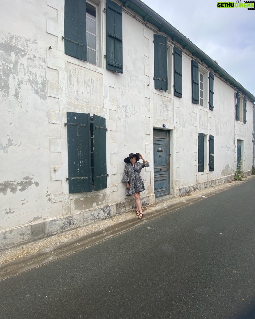 Kari Byron - 2.2K Likes - 📍Île de Ré