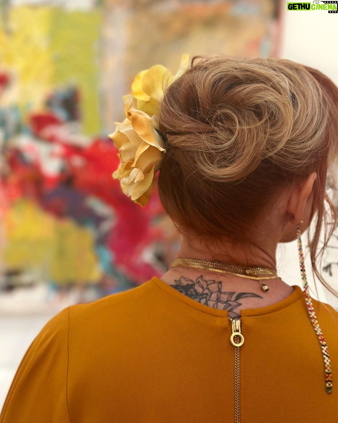 Kari Byron - 2.2K Likes - A night of @deyoungmuseum art and flowers in #sanfrancisco with @lechatnoirphotography
Thank you @acute.collective for always making my color ideas into painted hair♥️