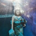 Kari Byron Instagram - Behind the scenes underwater shoot 📸 @lechatnoirphotography