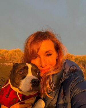 Kari Byron Instagram - I take pictures and look later. My dog seems really not excited for a selfie😂. Winter sunsets are my favorite.