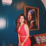 Karishma Sharma Instagram - Step into the enchanting world of Jaipur’s newest bar/club – a fusion of vintage charm and quirky vibes. From delectable bites to the irresistible ‘Jammum’ drink, every sip and bite is a journey worth savoring. A unique gem in the heart of Jaipur nightlife! @theswintonhouse
