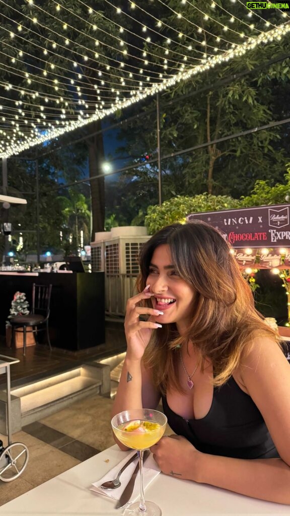 Karishma Sharma Instagram - Can’t hear you over the volume of my hair ✨