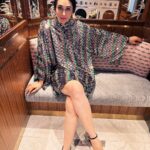 Karisma Kapoor Instagram - Get ur shine on ✨🩷 #decembering