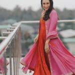 Karisma Kapoor Instagram - Mausam suhana lagta hai 🌴🌥️💕 In Trivandrum for the launch of @poyems.in by @ttdevassy 💖