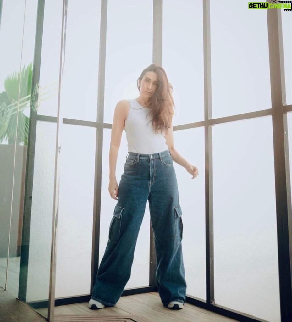 Karisma Kapoor Instagram - It’s all in the Jeans 😉👖🦋💙✨
