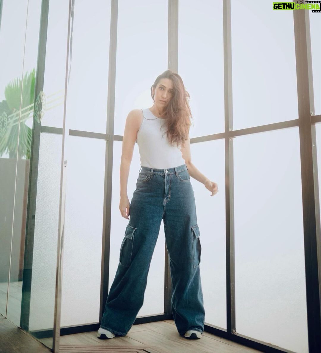 Karisma Kapoor Instagram - Itβs all in the Jeans πππ¦πβ¨