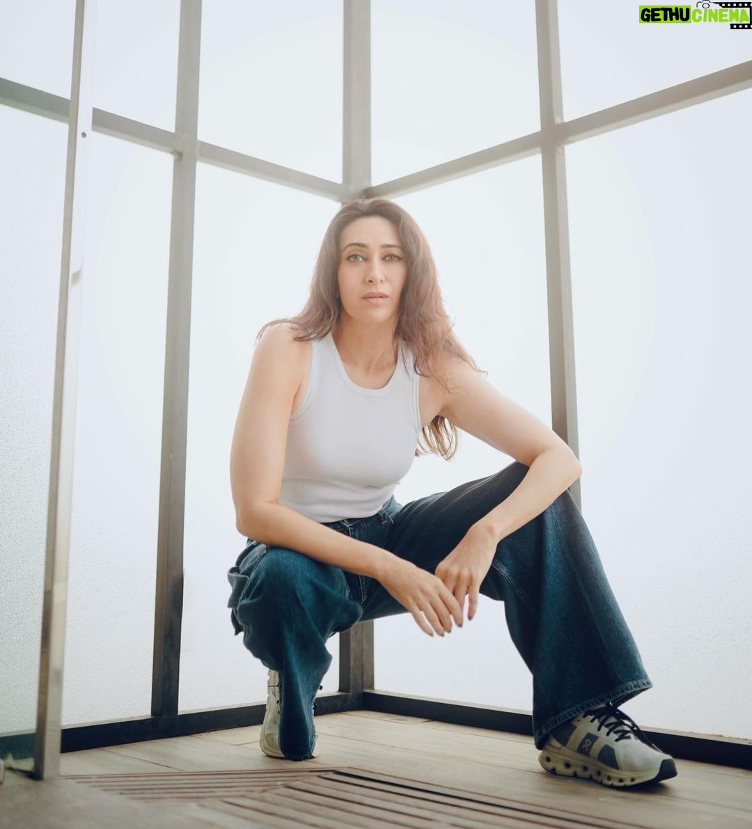 Karisma Kapoor Instagram - Itβs all in the Jeans πππ¦πβ¨