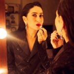 Karisma Kapoor Instagram - Tonight 🖤💫 #atthemovies