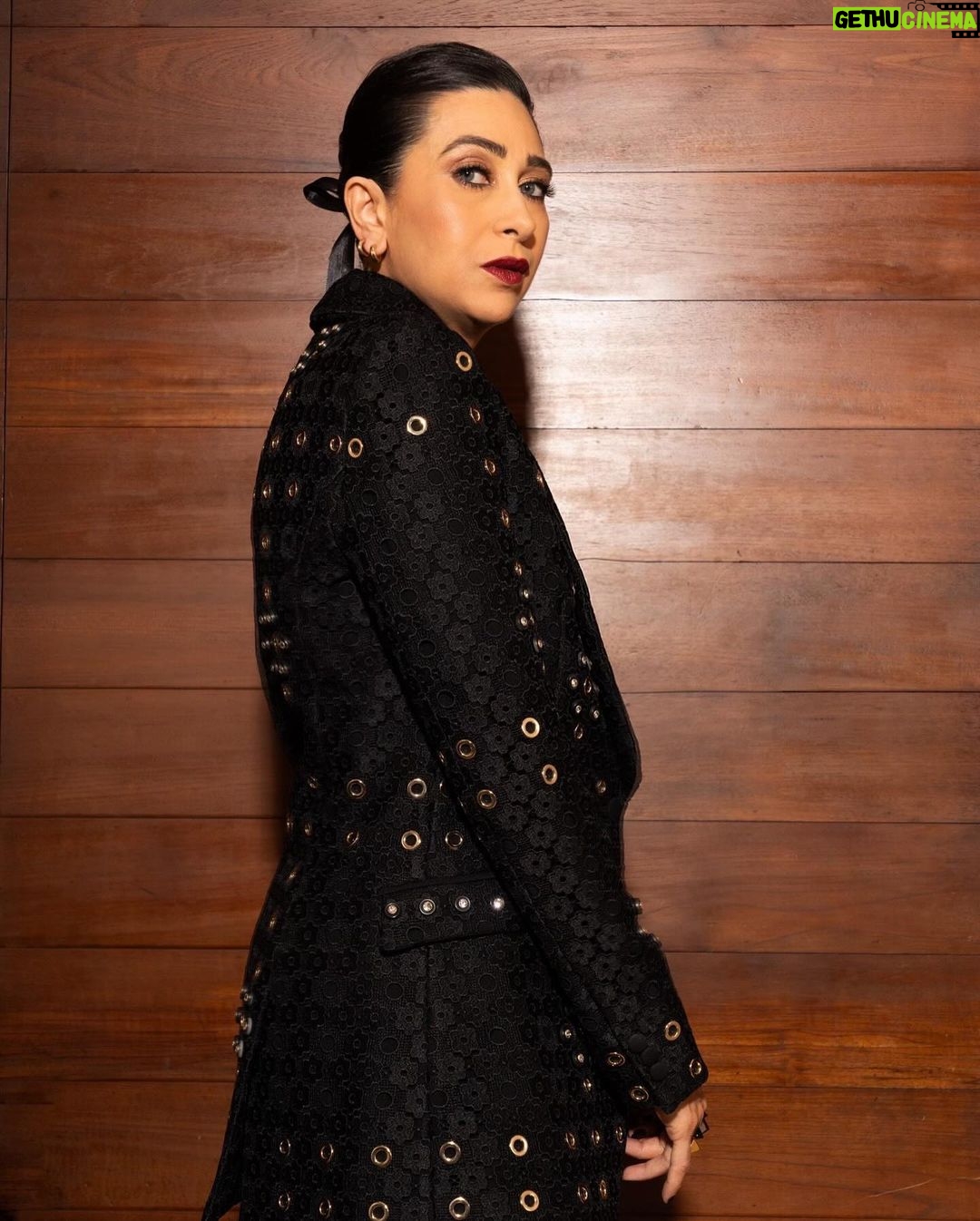 Karisma Kapoor Instagram - True fashion isn't just about what you wear, it reflects your inner self. Thank you @vogueindia @rochelle.pinto for this special night ✨and accolade. It is an honour to be considered one of the Forces of Fashion in India 🙏🏼🖤 Picked out some clothes and accessories from my closet. A sharp suit by @eliesaabworld , an old shirt by @otherstories , my intricate limited edition box clutch by @jimmychoo ( Circa 2011 ) @louisvuitton ring ( Circa 2015 ) and one of my fav comfy gold pumps @alexandrebirman #ForcesOfFashion #BeUrself
