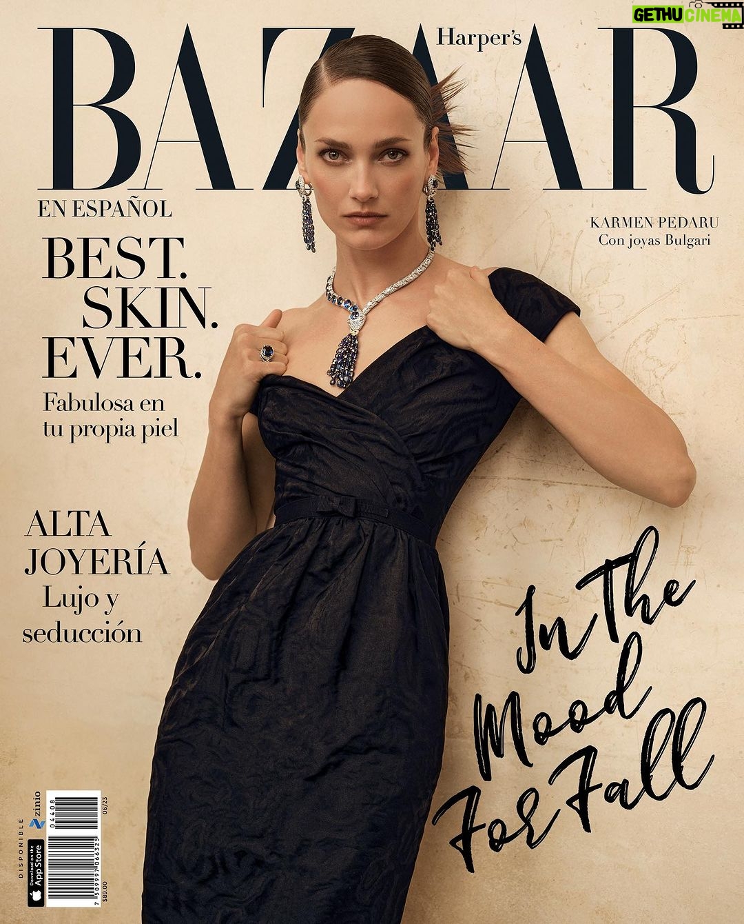 Karmen Pedaru Instagram - Llega OCTUBRE a @harpersbazaarmx con una edición muy especial que te invita a envolverte de lleno en un mood otoñal. La modelo @karmen_pedaru protagoniza una historia de portada de ensueño, fotografiada en la Villa Cordellina Lombardi –en Vicenza, Italia– con impactantes piezas de alta joyería de Bulgari, que simbolizan lujo y seducción al máximo. En este número, tampoco te puedes perder nuestro especial BEST. SKIN. EVER. con nuestras recomendaciones para lucir una piel fabulosa a cualquier edad. ¡Disfruta de esta increíble edición! En la primera portada, Karmen lleva collar, aretes y anillo de la colección Mediterranea de alta joyería de @bulgari y vestido de @dior En la segunda, aretes y anillo de la colección Mediterranea de alta joyería y reloj Giardino Marino de esta misma colección de Bulgari; vestido de @ferragamo — BAZAAR octubre 2023 Modelo: @karmen_pedaru para @viewmanagement Fotografía: @juankr_ Fashion styling: @cateoniwiki Maquillaje y peinado: @antonioromeromakeup Asistente de fotografía: Javier Roman Director de arte: @eloriginaldaro Directora editorial: @majoguzman #HarpersBazaarMx #ThinkingFashion #KarmenPedaru #OctoberIssue #Cover