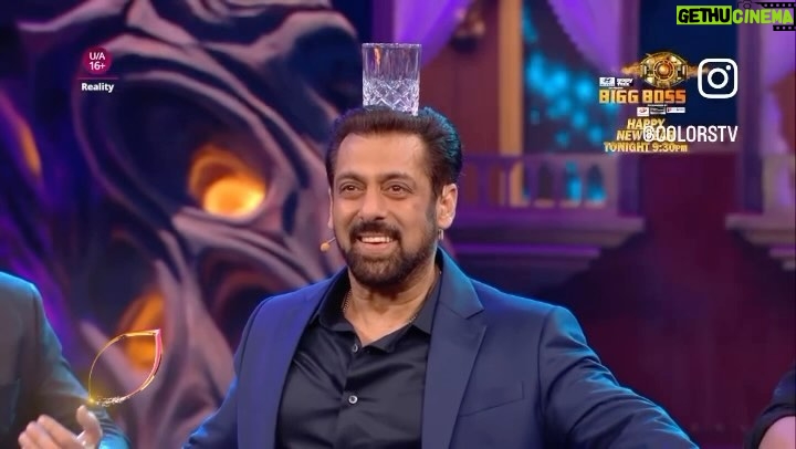 Kashmera Shah Instagram - Watch tonight only on @colorstv @officialjiocinema @krushna30 @beingsalmankhan @arbaazkhanofficial @sohailkhanofficial @aapkadharam