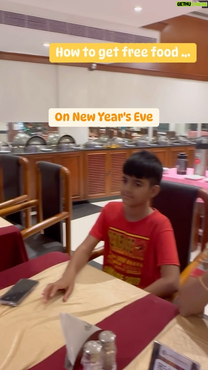 Kasthuri Shankar Instagram - Sankalp came up with a great idea !!! ๐๐๐ Happy new year everybody!!!! #newyearnatkat #2024 #instafunny #happynewyear2024โฅ๏ธ๐๐โจ๐๐น๐โค๏ธโค๏ธโค๏ธ #SankalpChronicles #channamasala๐ #actresskasthuri #kasturireels