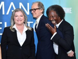 Kate Mulgrew Instagram - Some fabulous moments from Tuesday's red carpet premiere of #TheManWhoFellToEarth, premiering Sunday (two days!) on @showtime - don't miss this one, folks. 🚀🌎

(I love you too, @jimmisimpson 😘)