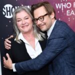 Kate Mulgrew Instagram - Some fabulous moments from Tuesday's red carpet premiere of #TheManWhoFellToEarth, premiering Sunday (two days!) on @showtime - don't miss this one, folks. 🚀🌎 (I love you too, @jimmisimpson 😘)