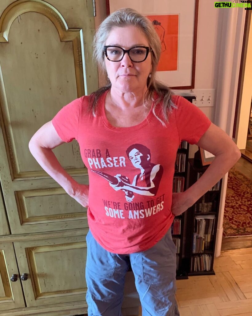 Kate Mulgrew Instagram - Proper demonstration of the Janeway Stance...thanks to @voydocumentary for the shirt, and congrats on smashing the funding record!