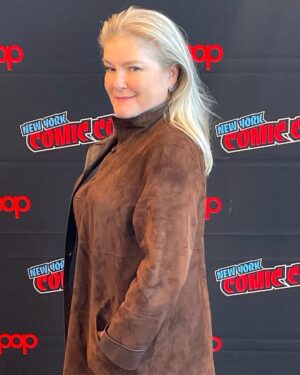 Kate Mulgrew Instagram - Admiral on deck at #NYCC 🖖🏻🚀

@StarTrekOnPPlus 
@StarTrek @nycomiccon 
Photo by @AmyImhoff1701