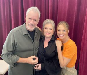Kate Mulgrew Instagram - An Admiral, a Q, and a former Borg drone/newly minted Starfleet officer walk into a bar...🍸🍸🍸

@jerilryan @officialjohndelancie 
@startrekonpplus @startrek #StarTrekDay 
#StarTrekProdigy #StarTrekPicard