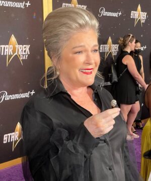Kate Mulgrew Instagram - Tiny mic-drop moments with @startrekonpplus @cbstvstudios @startrek - does this 🎤 make me look cool? 

#StarTrekDay