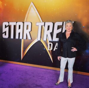 Kate Mulgrew Instagram - Happy #StarTrekDay from the purple carpet! 🖖🏻💜💫

@startrekonpplus @nickelodeon @cbstvstudios @startrek