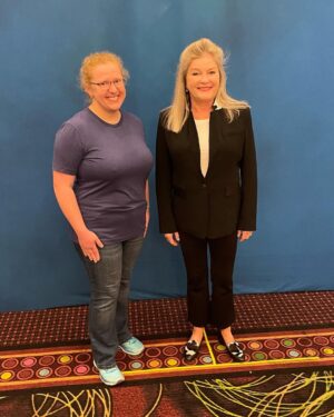 Kate Mulgrew Instagram - Hello, Las Vegas! Can't wait to meet all of you on this glorious Saturday at the #56YearMission 🖖🏻 So many of you have already said you are enjoying #StarTrekProdigy - I love to hear it 🚀 Let's have an amazing day! 

@creationent 

#StarTrek #Janeway #JanewayOrTheHighway
