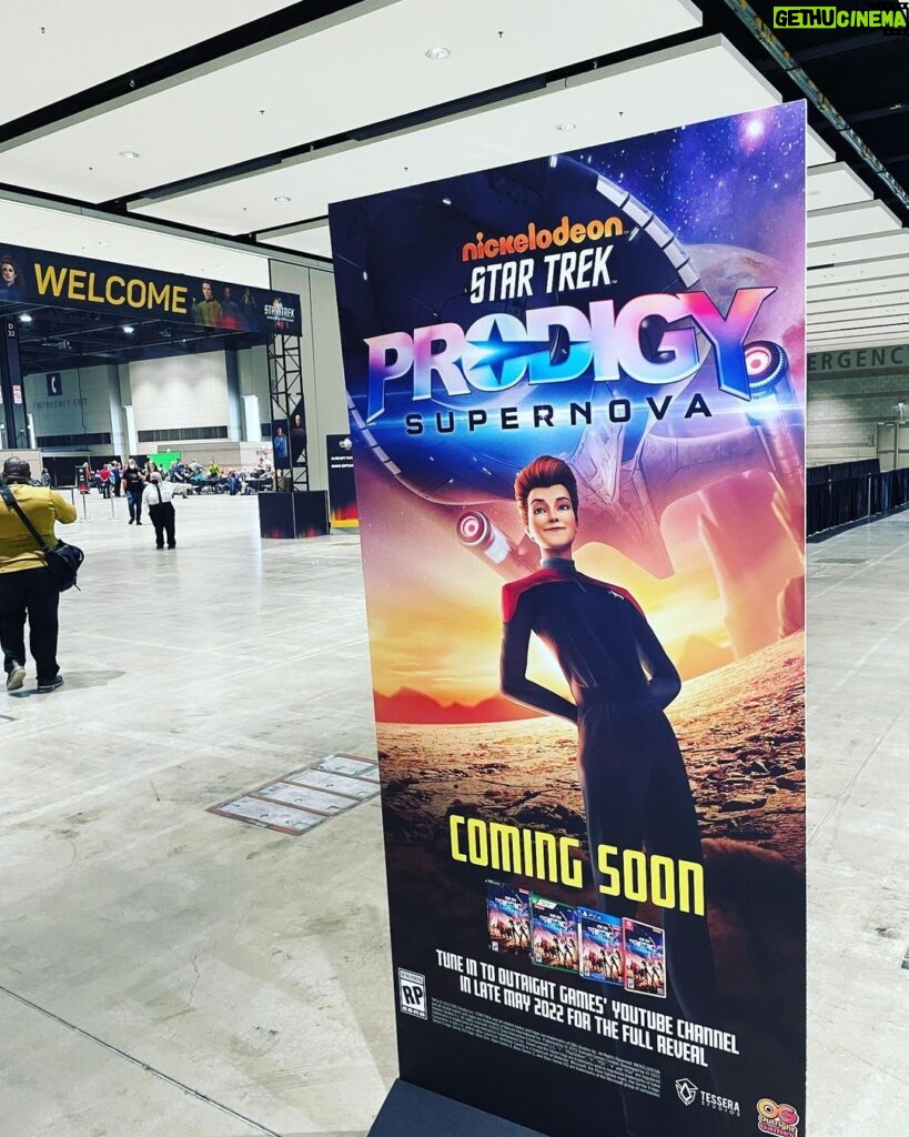 Kate Mulgrew Instagram - Hologram Janeway is present and accounted for at Mission Chicago @startrekmissions - and there is a new #StarTrekProdigy #videogame coming soon! 🚀🖖🏻🚀 Find me tomorrow or Sunday & ask me about it!