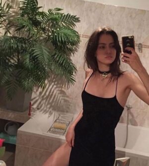 Kate Vitamin Instagram - Merry fistmas, hoes 🫰🏻