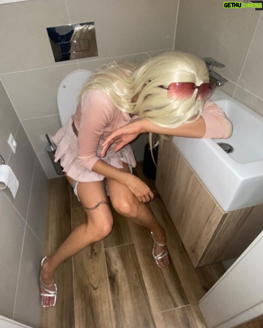 Kate Vitamin Instagram - It’s not my fault if people are still obsessed with me