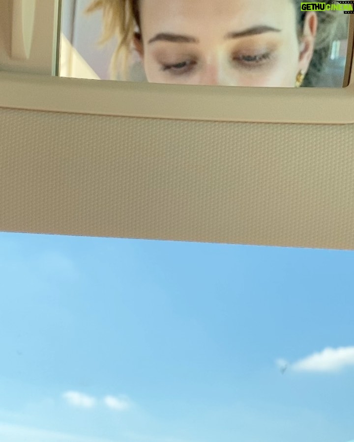 Katherine Langford Instagram - LIGHT AS AIR ☁️ excited for my first project with @lorealparis to come to life ✨ Air volume mega mascara (clock the single coat) available in limited quantities online before hitting stores #airvolume #barevsair #lorealparis