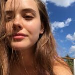 Katherine Langford Instagram - Happy International Women’s Day 🌈✨🙌🌏📚 A big shout out to this beautiful community of women ❤️ Over the past couple of years (especially working in an industry that acknowledges its inequality) I’ve been lucky to learn and benefit from the changes other women have made before me. We have the power to build each other up, and when we do that as a global community of women it is an indomitable and unstoppable force. Turning to all my fellow sisters today to tell you how amazing you are ❤️ Here’s to continuing to shape a future that has equality for all genders 💪 #iwd2020