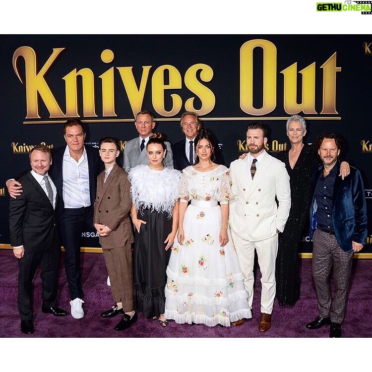 Katherine Langford Instagram - The most functional dysfunctional family ala @riancjohnson coming to you November 27th 🔪@knivesout Los Angeles, California