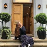 Katherine Langford Instagram – The day I got to watch the soundtrack for @knivesout being recorded LIVE at @abbeyroadstudios…@rianjohnson you’re the best. See you in Toronto! ✨ Abbey Road Studios