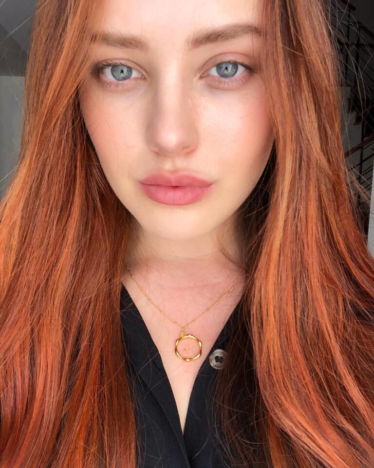 Katherine Langford Instagram - She (red)y 💇💁