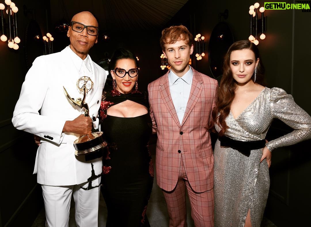 Katherine Langford Instagram - This ❤️ Condragulations @rupaulsdragrace 👏👏🏆💫 @rupaulofficial @michellevisage ❤️💛💚💙💜 👑