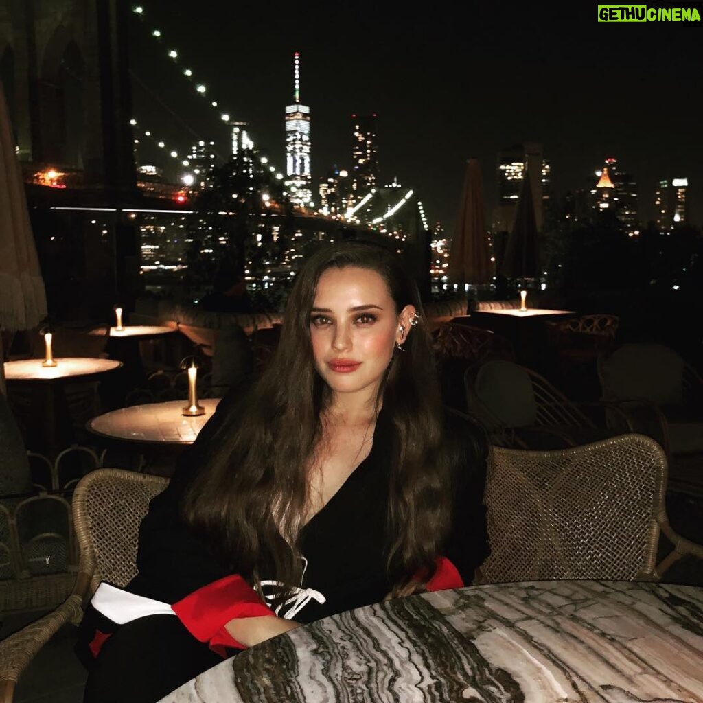 Katherine Langford Instagram - Post @cfda awards - congratulations to all the incredible designers and icons we were able to celebrate, and thank you @prabalgurung for being the best date ever x ❤️🖤 Brooklyn Bridge