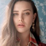 Katherine Langford Instagram - Living out my old Hollywood dreams with @lofficielparis 🇫🇷 📸@dritch