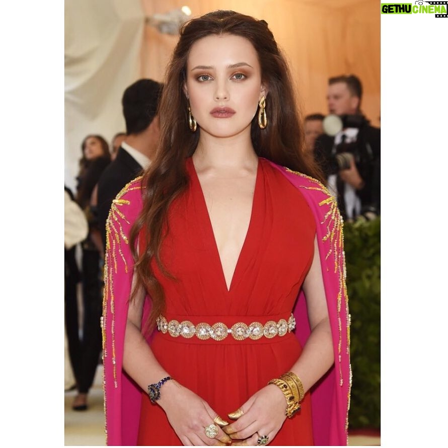 Katherine Langford Instagram - Raphaelite ~ ✨ @mollydickson @peterbutlerhair and @fionastiles 💕 #metgala2018