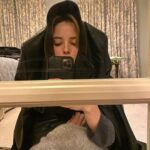 Katherine Langford Instagram - #wastefreewednesday Fashion Edition 🌷 There’s a long way to go when it comes to fashion and sustainability. One of my biggest issues is that there is currently no standard for what makes something sustainable... When I get approached by a "sustainable" brand I always ask for an impact statement so I can assess the transparency and legitimacy of what that means for them. This past week @mollyddickson pulled a number of beautiful looks - incorporating vintage and loaned pieces, re-purposed, and vegan materials. I love fashion and think it’s one of the greatest forms of self expression, but it shouldn’t cost our future. #WFW