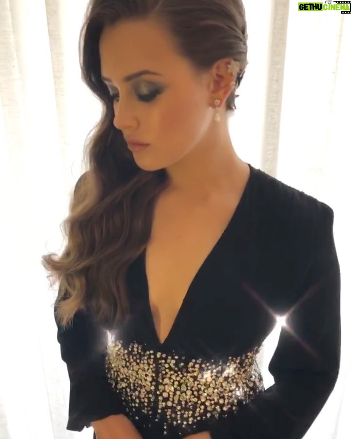 Katherine Langford Instagram - Golden Globes 2018 Thankyou @prada for making this beyond beautiful custom gown, and to @chopard for the fierce jewels✨✨ Mass love to @mollyddickson @cwoodhair @stephensollitto @stephstonenails 💖 #goldenglobes #whywewearblack #timesup