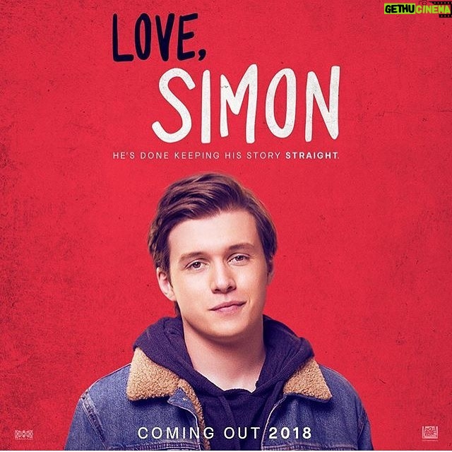 Katherine Langford Instagram - @lovesimonmovie poster just released to celebrate #nationalcomingoutday ! So proud of this studio, these people, and to have been a part of this film 💖 Everyone deserves a great love story. #nationalcomingoutday #LOVESIMON 🌈#everyonedeservesagreatlovestory