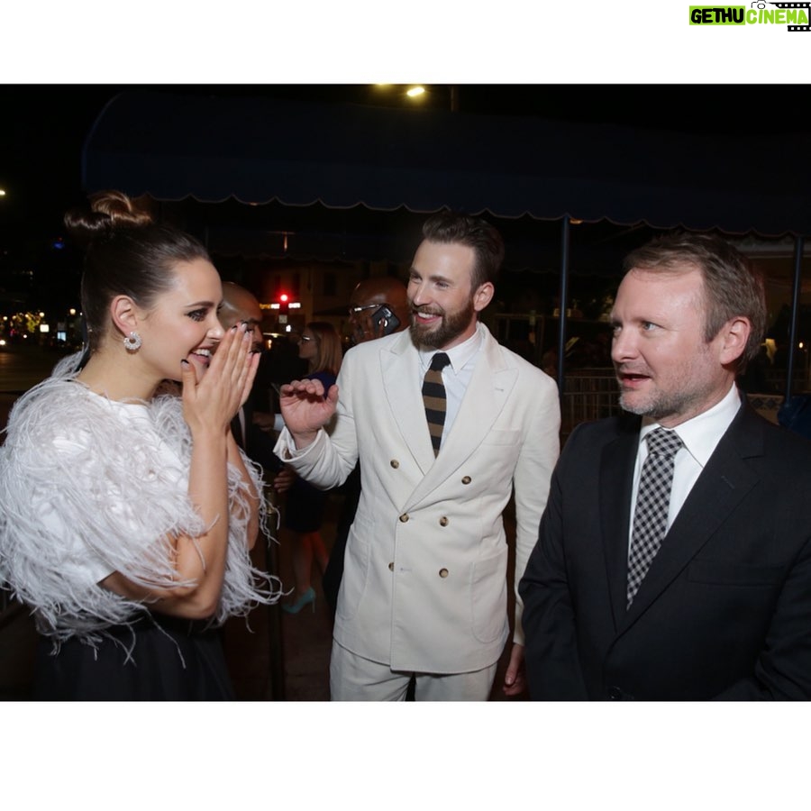 Katherine Langford Instagram - The most functional dysfunctional family ala @riancjohnson coming to you November 27th 🔪@knivesout Los Angeles, California