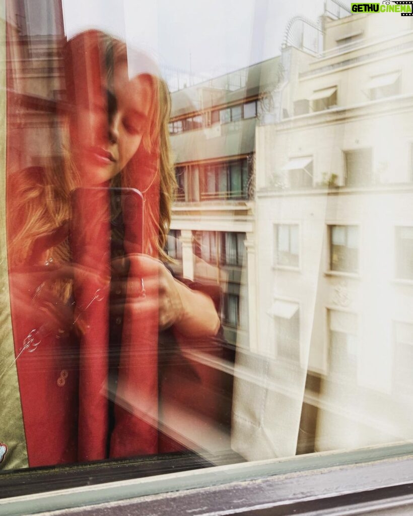 Katherine Langford Instagram - coucou Paris, France