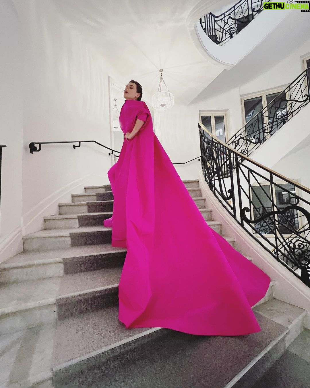 Katherine Langford Instagram - a DREAM 💞💞 @maisonvalentino @pppiccioli Cannes Palais Des Festivals