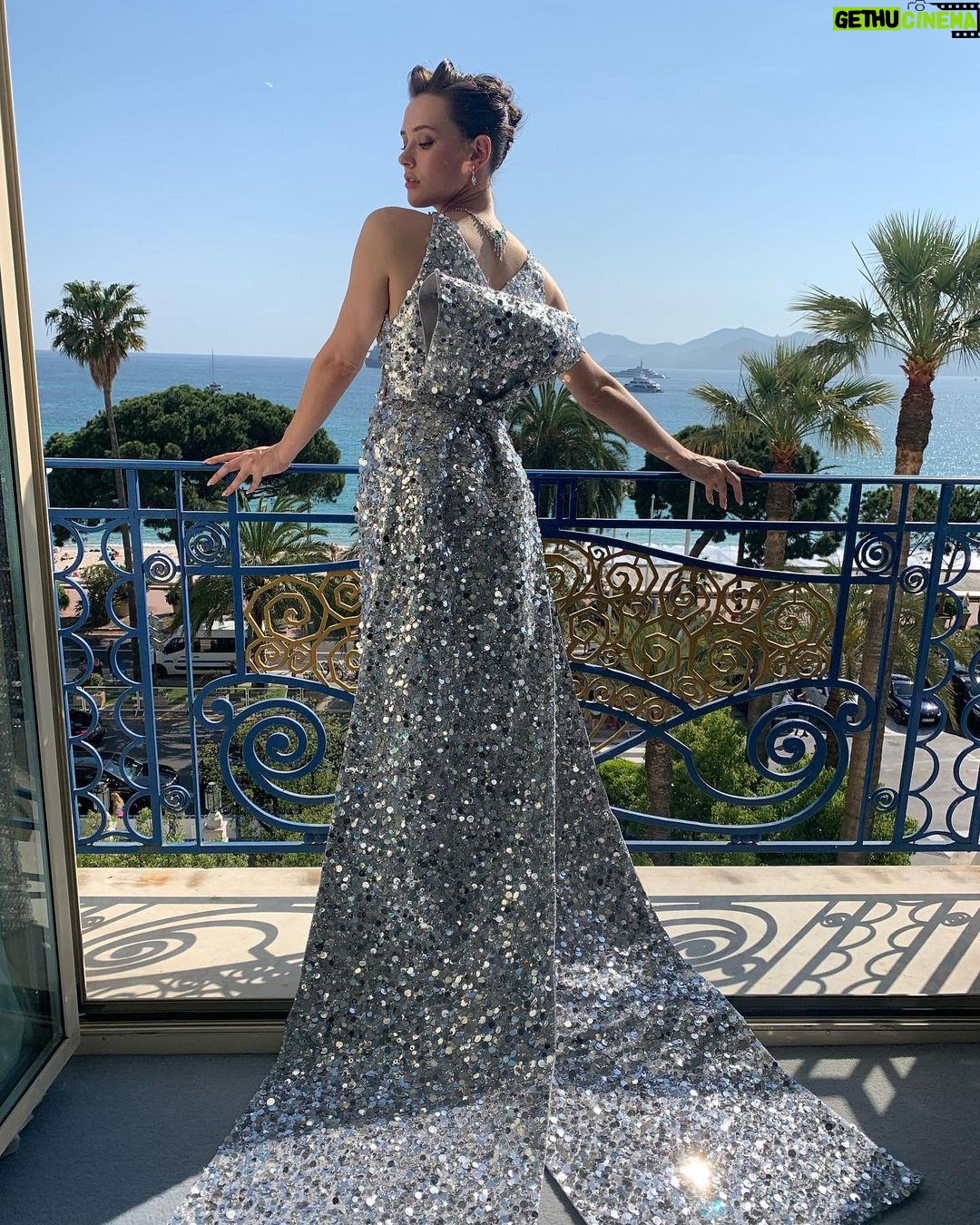Katherine Langford Instagram - Baby's first Cannes with my @lorealparis family 💫 Cannes Palais Des Festivals