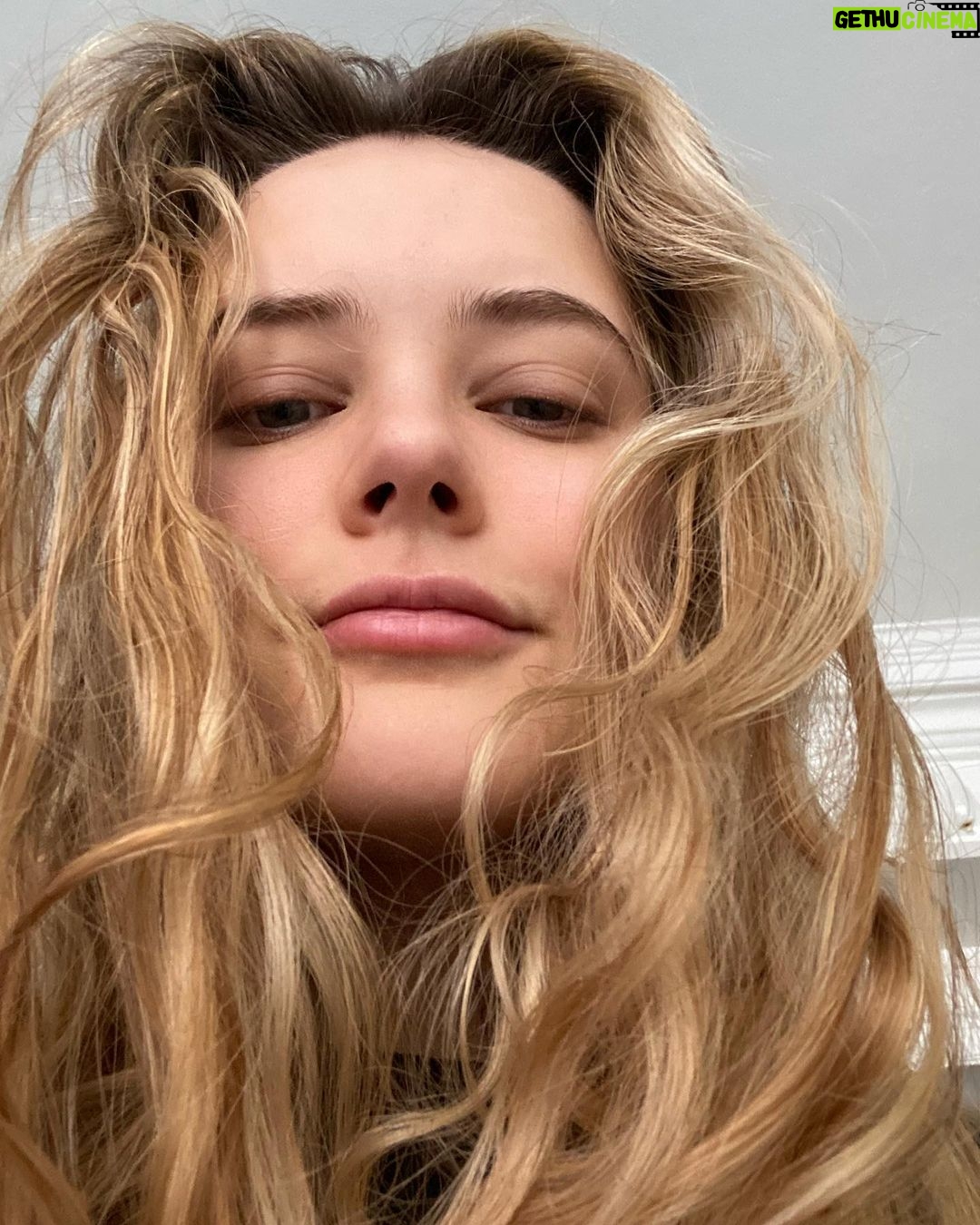 Katherine Langford Instagram - Good morning. Have you voted? 🇺🇸