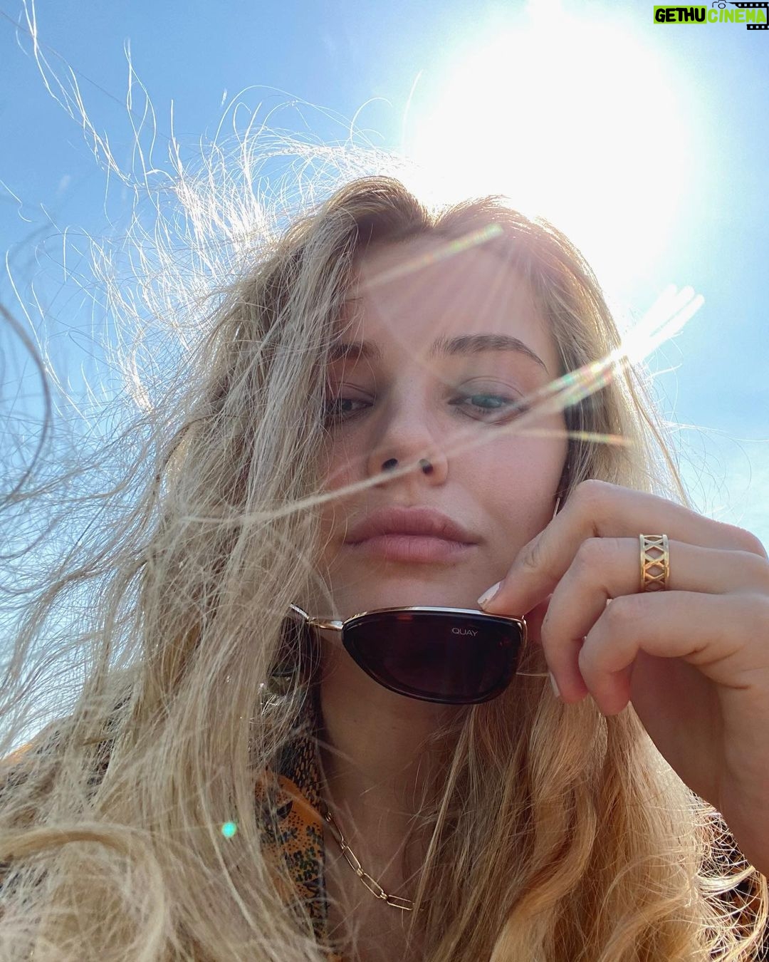 Katherine Langford Instagram - Feeling grateful for these big, little moments amidst everything going on these past few months...It's been a second. How is everyone feeling? 🌱🌊🌻